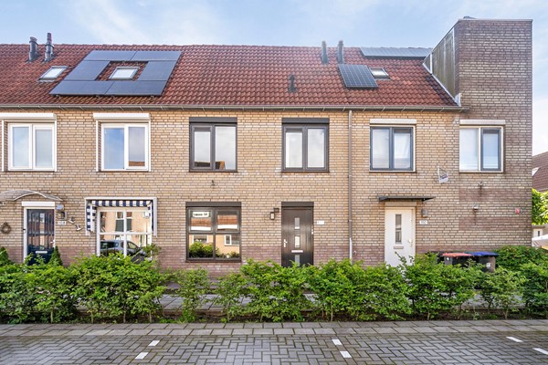 Verkocht onder voorbehoud: Ruime en keurig onderhouden eengezinswoning met heerlijke tuin, uitstekend gelegen aan de rand van de kindvriendelijke wijk Stadspolders!